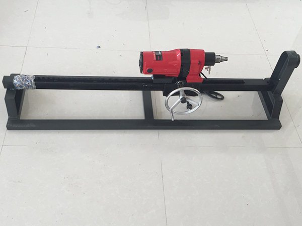 下水道鉆孔機(jī)怎么打孔？鉆孔機(jī)粉塵太大怎么樣解決？